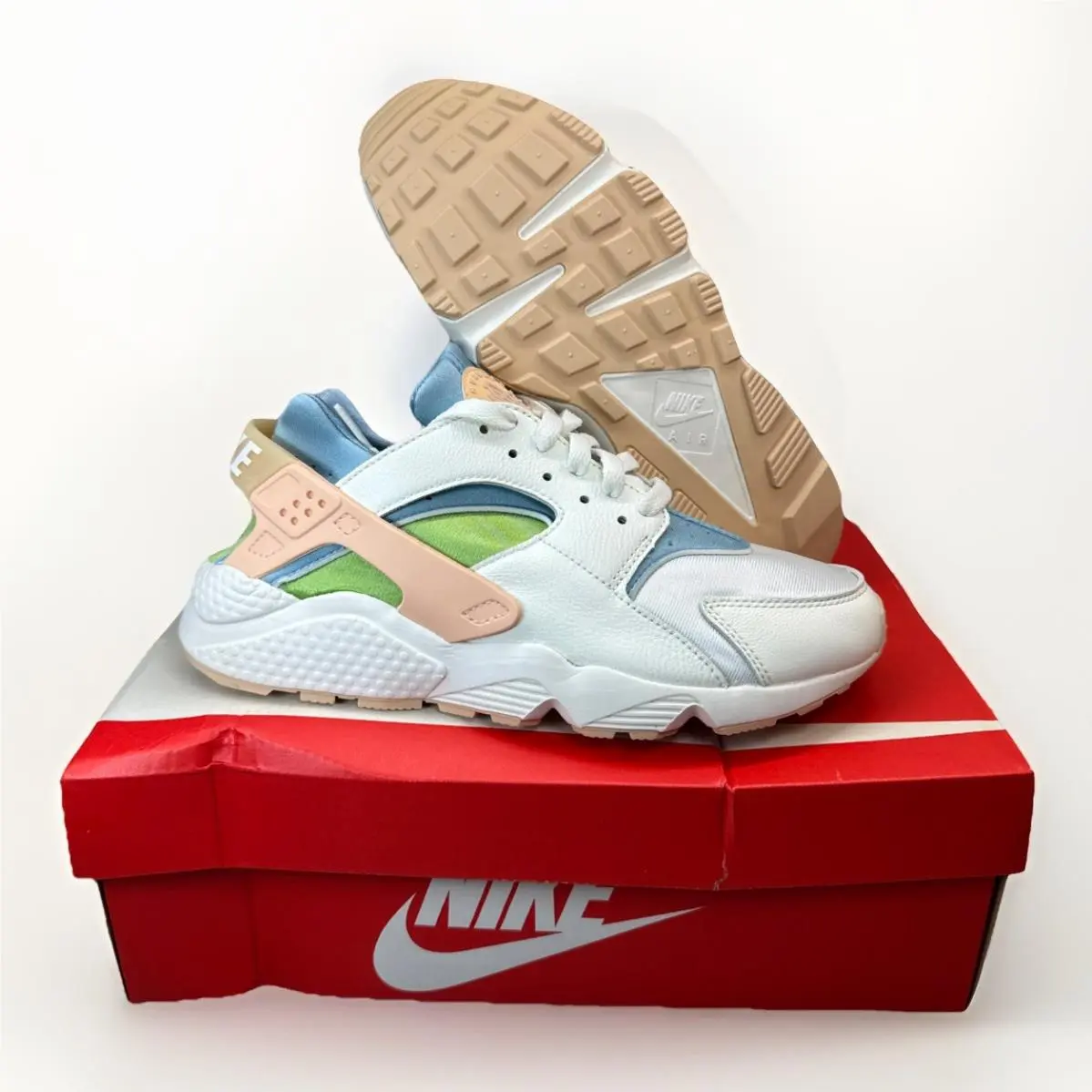 Nike Air Huarache SE Sun Club DQ0117-100 White Sail Orange Blue Women`s Size 10
