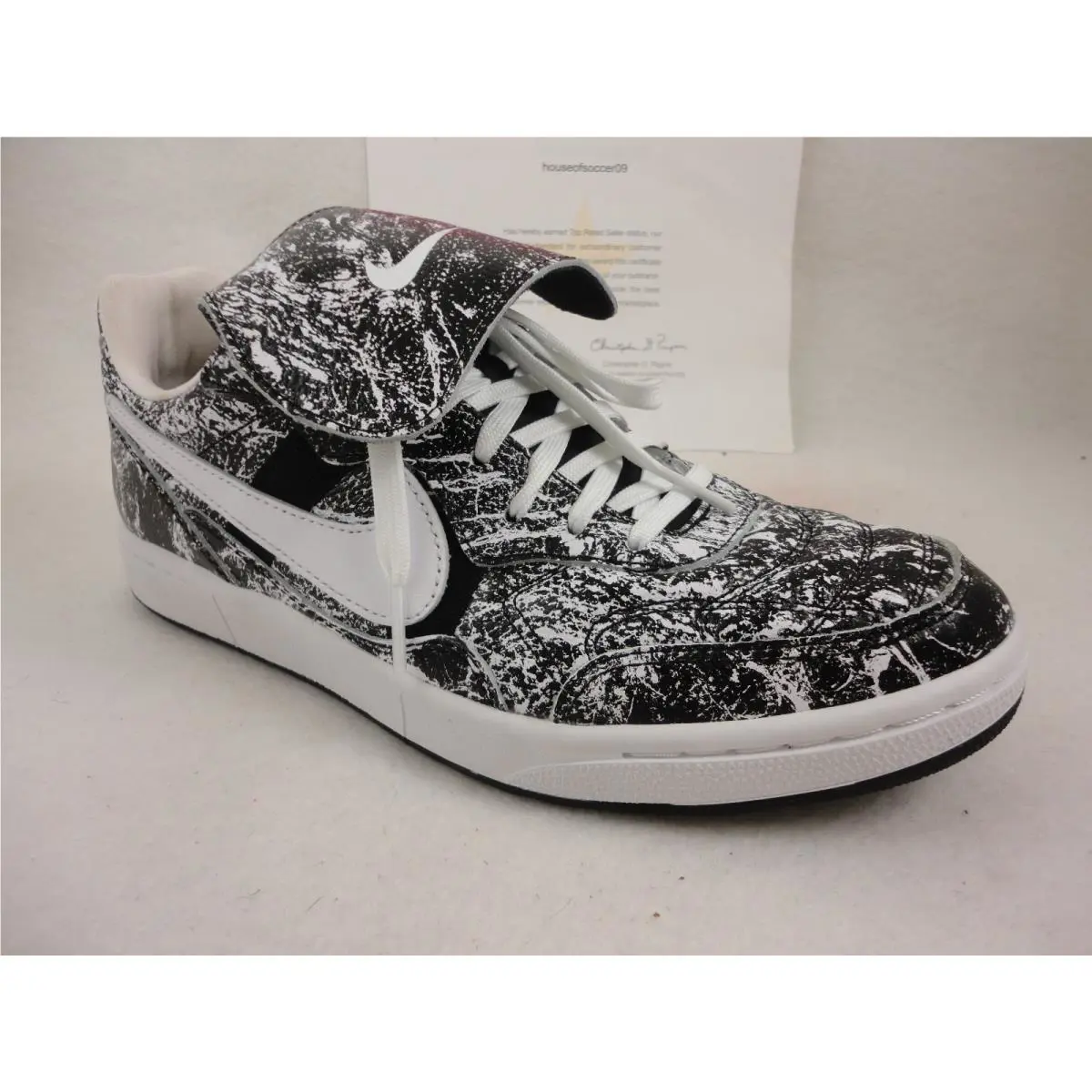 Nike shoes - Black / White (UPC: 888408299413) 0