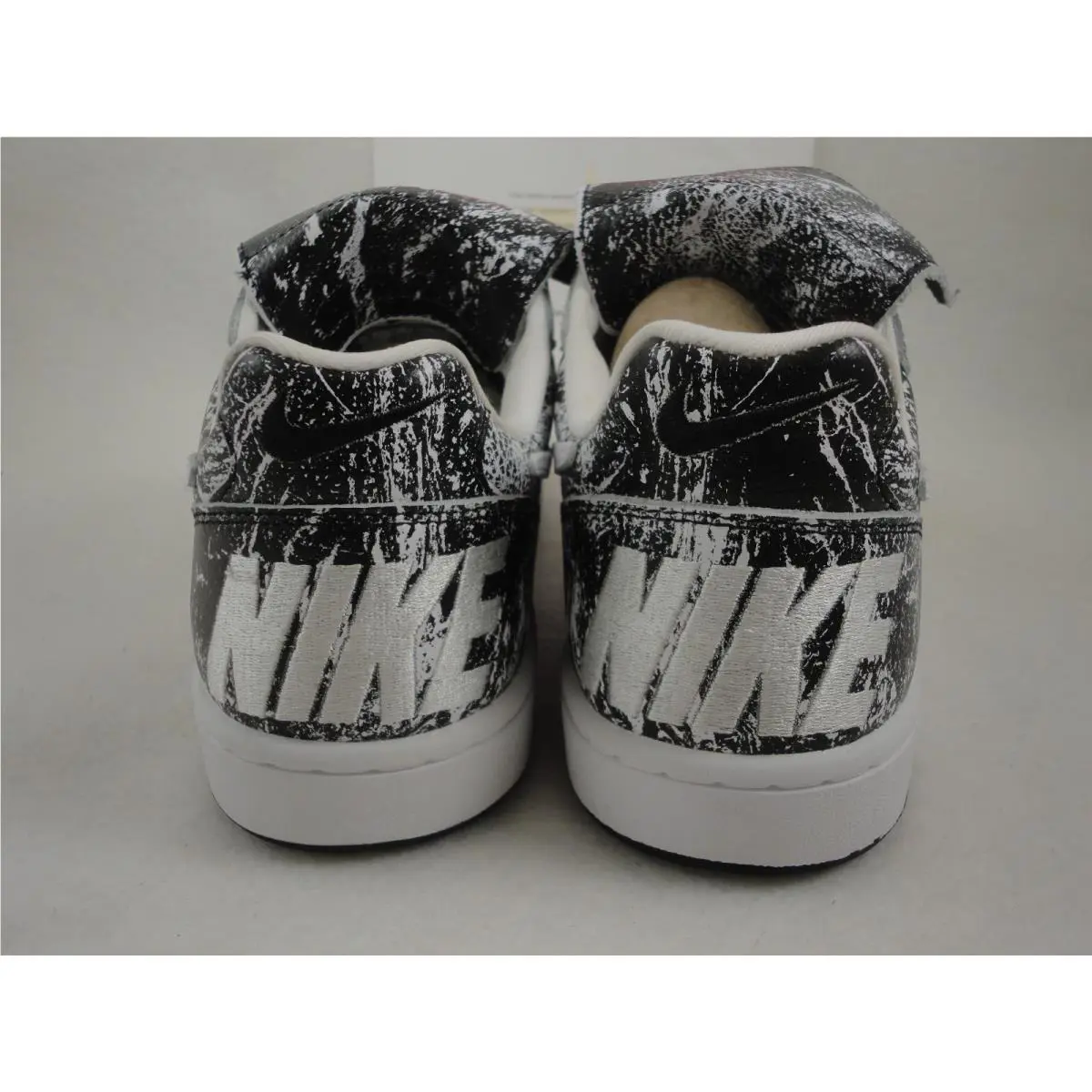 Nike shoes - Black / White (UPC: 888408299413) 4