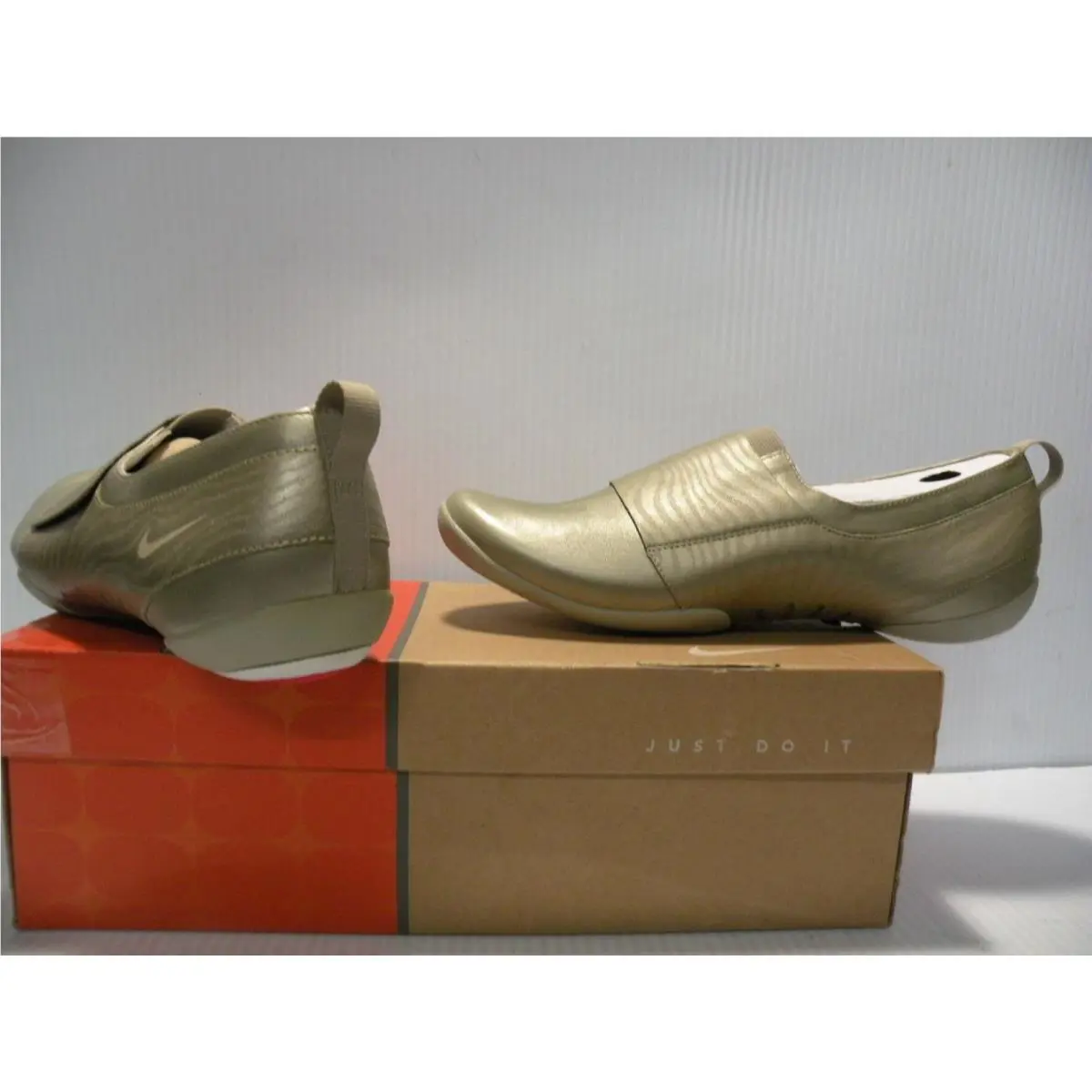 Nike shoes - GOLD - VELCRO 1