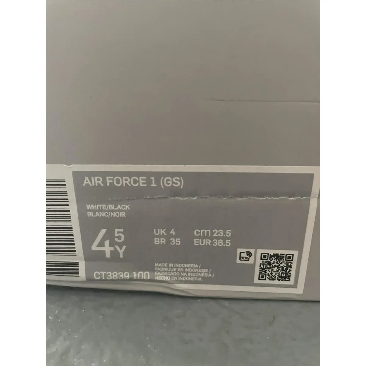 Nike shoes  - White 2