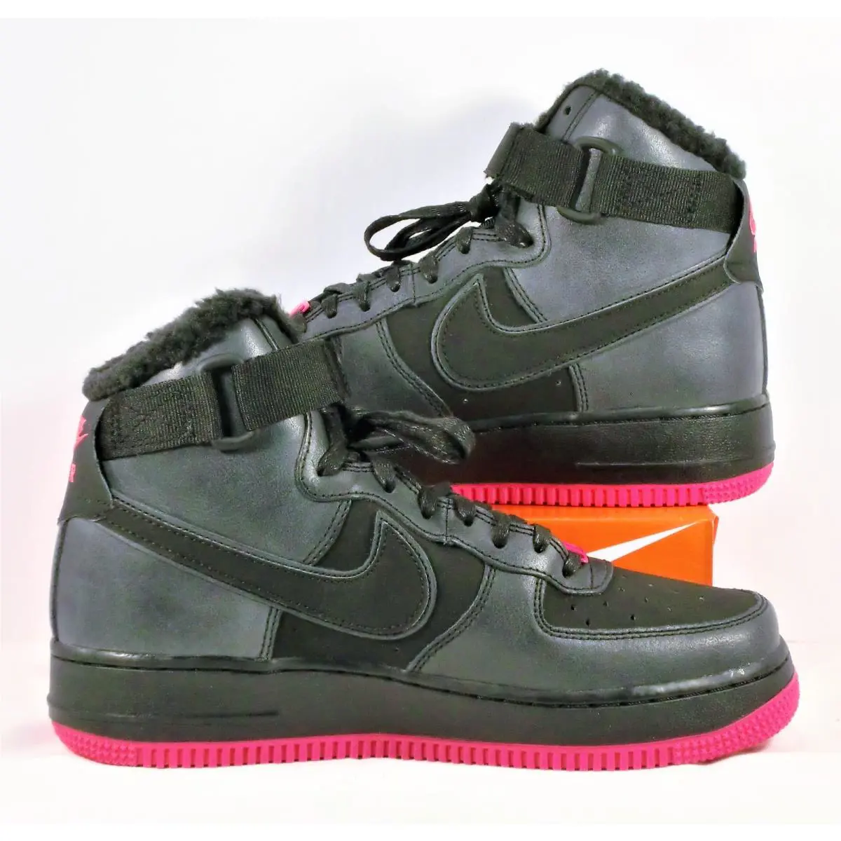 Nike shoes - Vivid Pink & Black 0