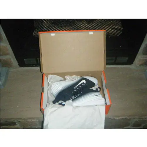 Nike shoes - White (UPC: 091209782286) 0