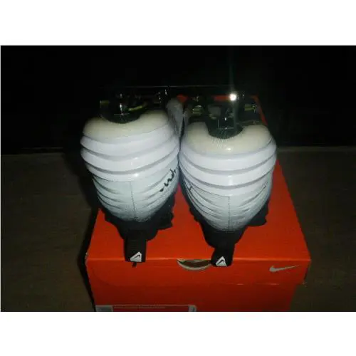 Nike shoes - White (UPC: 091209782286) 1