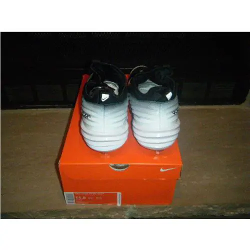 Nike shoes - White (UPC: 091209782286) 2
