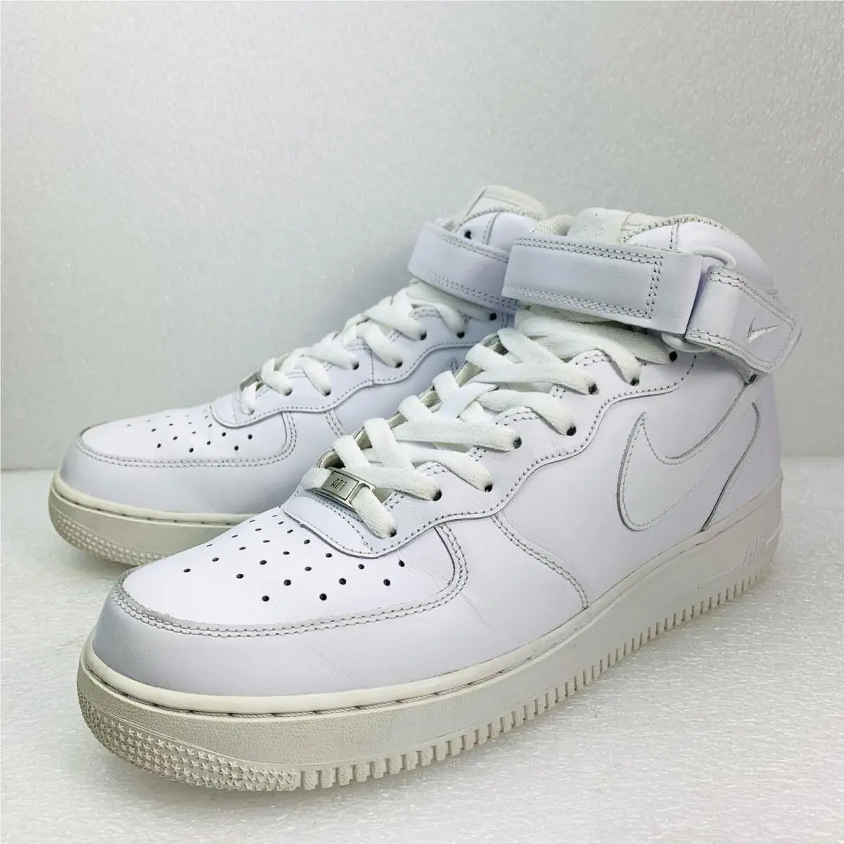 Nike shoes - White 2