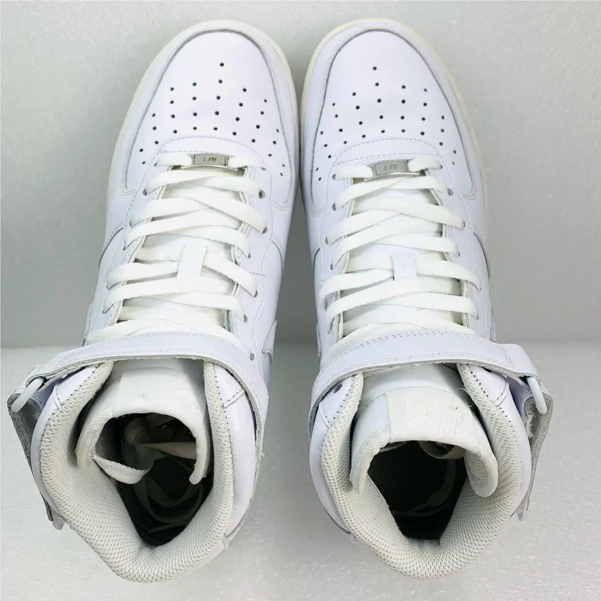 Nike shoes - White 3