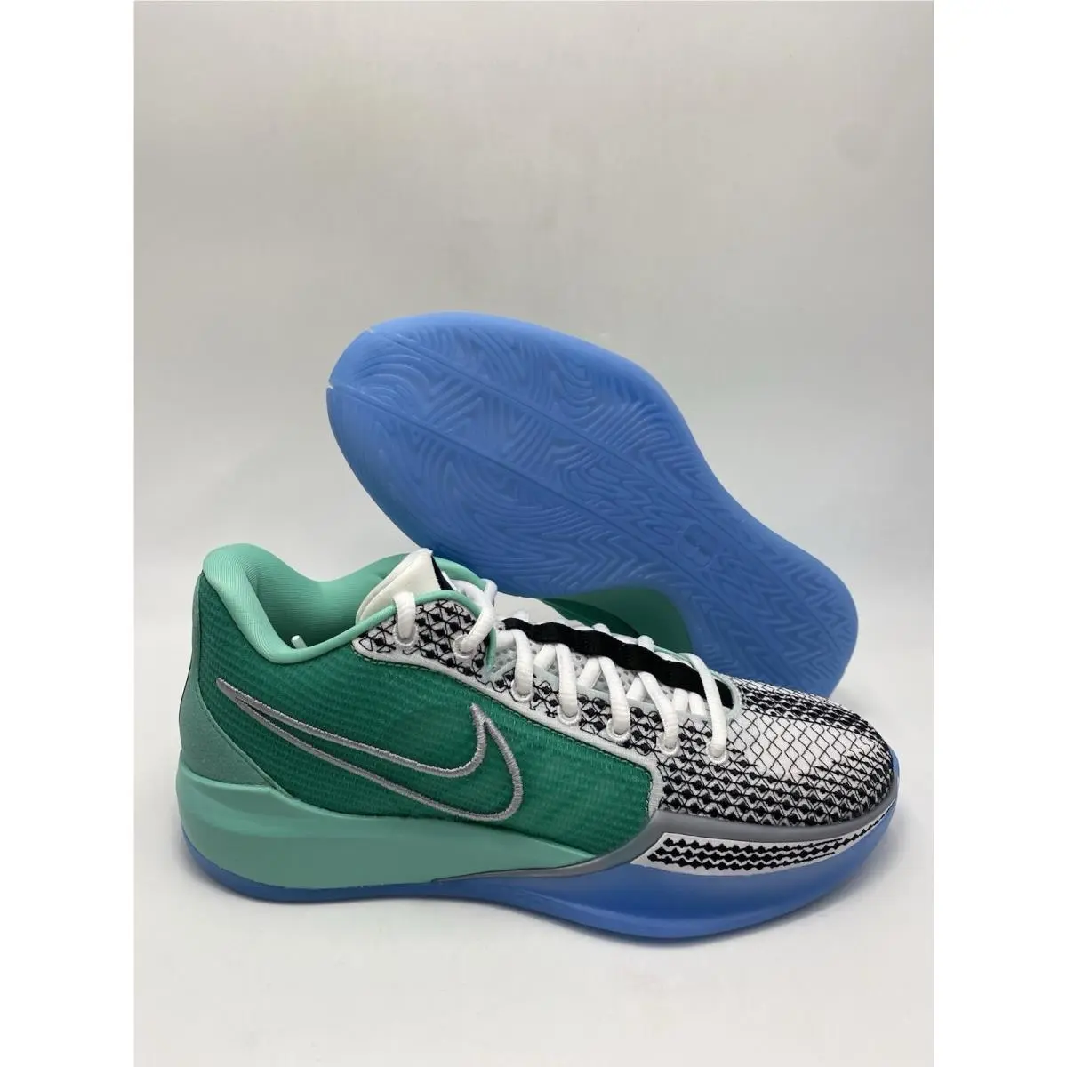 Nike iD Sabrina 1 White Black Turq Blue Shoes FJ4036 900 Women`s Sz 7/Men`sz 5.5