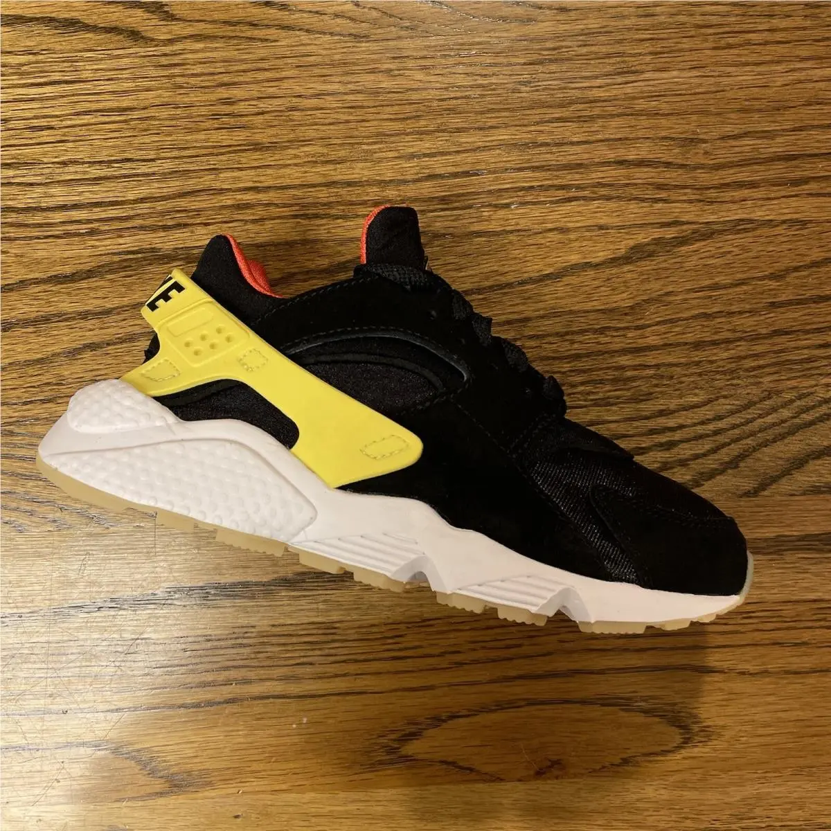 Women`s  Air Huarache Run Go The Extra Smile Black Yellow DO5873-001 Retro by Nike