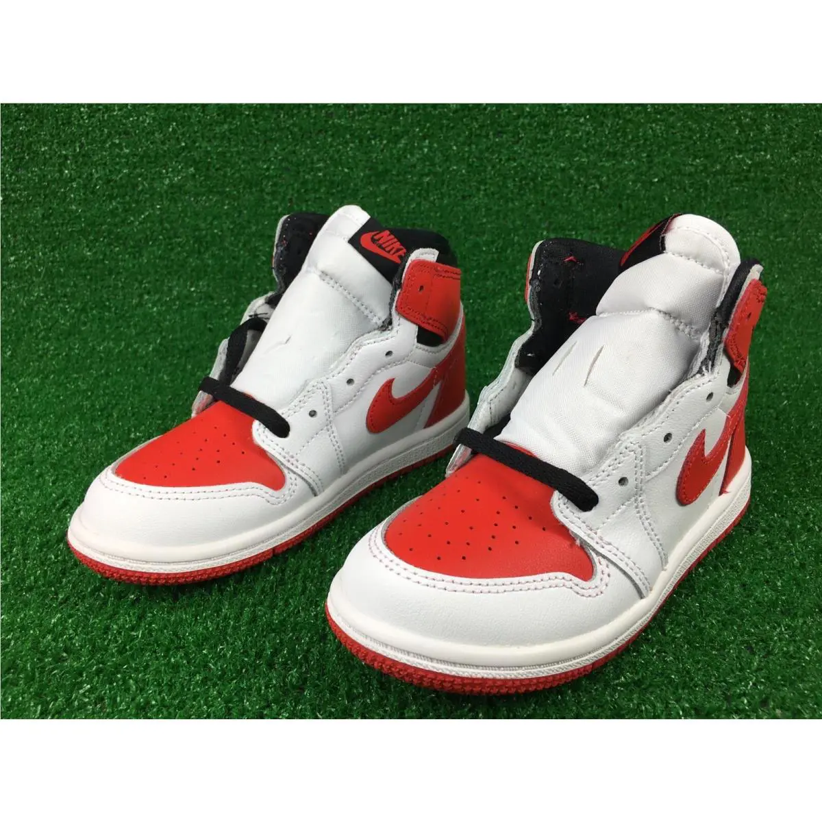 Nike shoes - Air Jordan 1 Retro High - Red (UPC: 0195869250601) 1