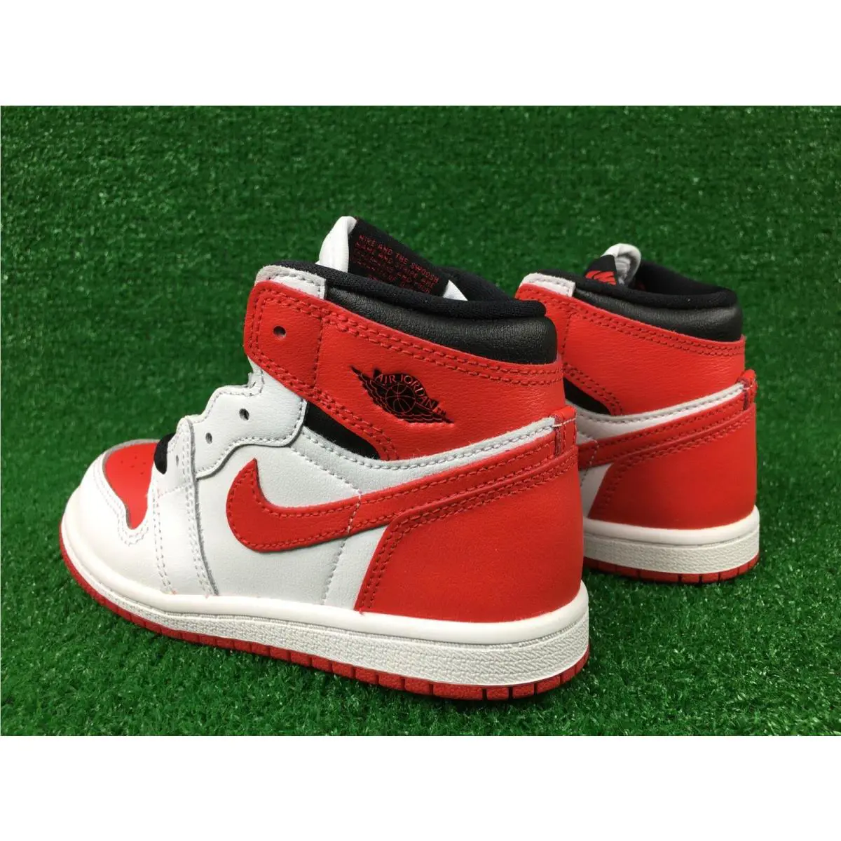 Nike shoes - Air Jordan 1 Retro High - Red (UPC: 0195869250601) 3