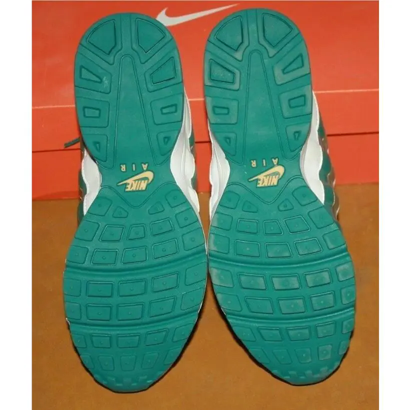 Nike shoes - White (UPC: 886691589648) 3