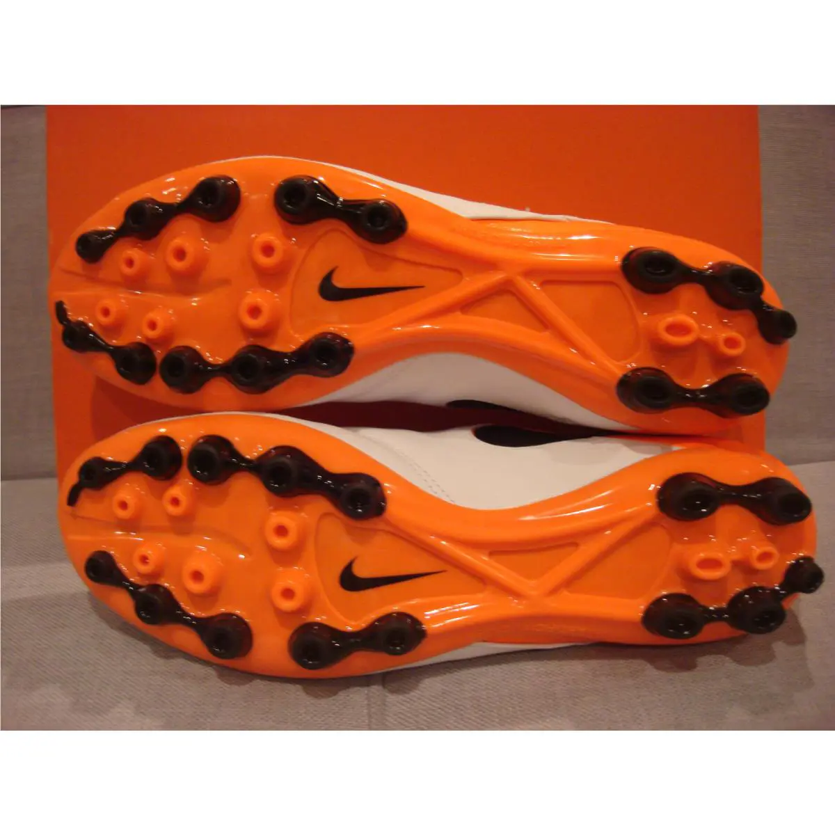 Nike shoes - White (UPC: 884776206718) 8
