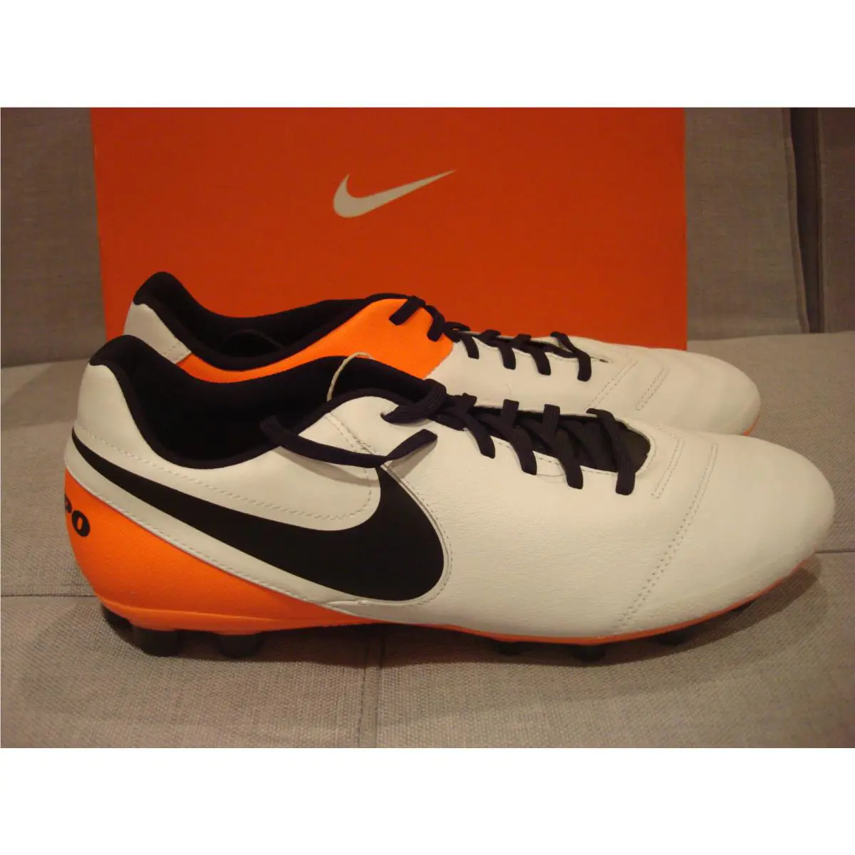 Nike shoes - White (UPC: 884776206718) 1