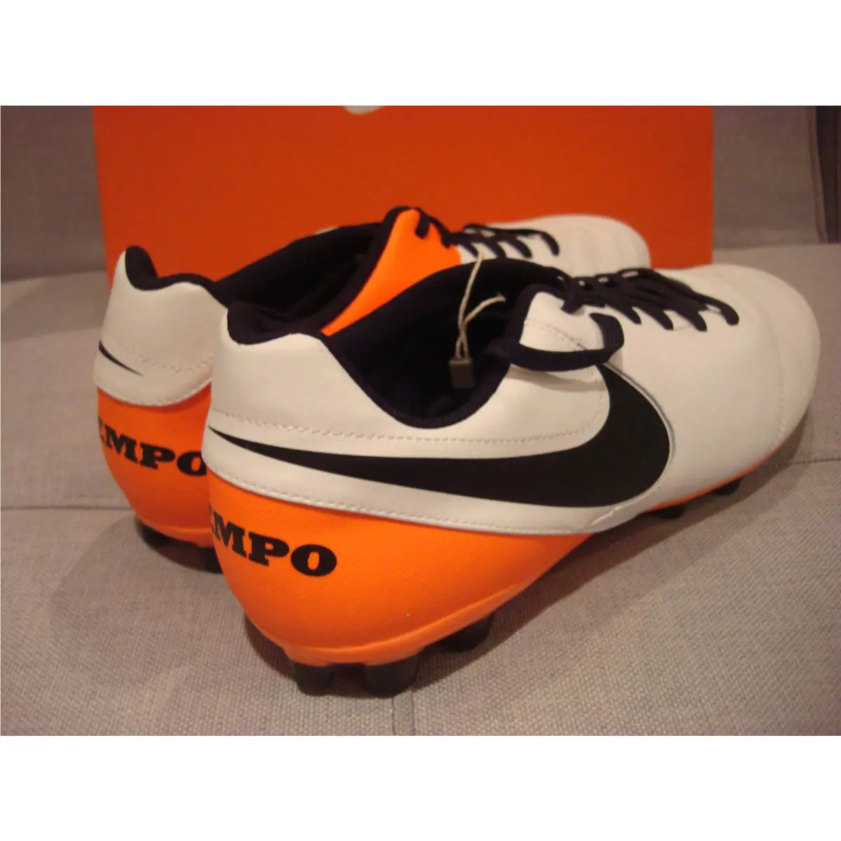 Nike shoes - White (UPC: 884776206718) 2
