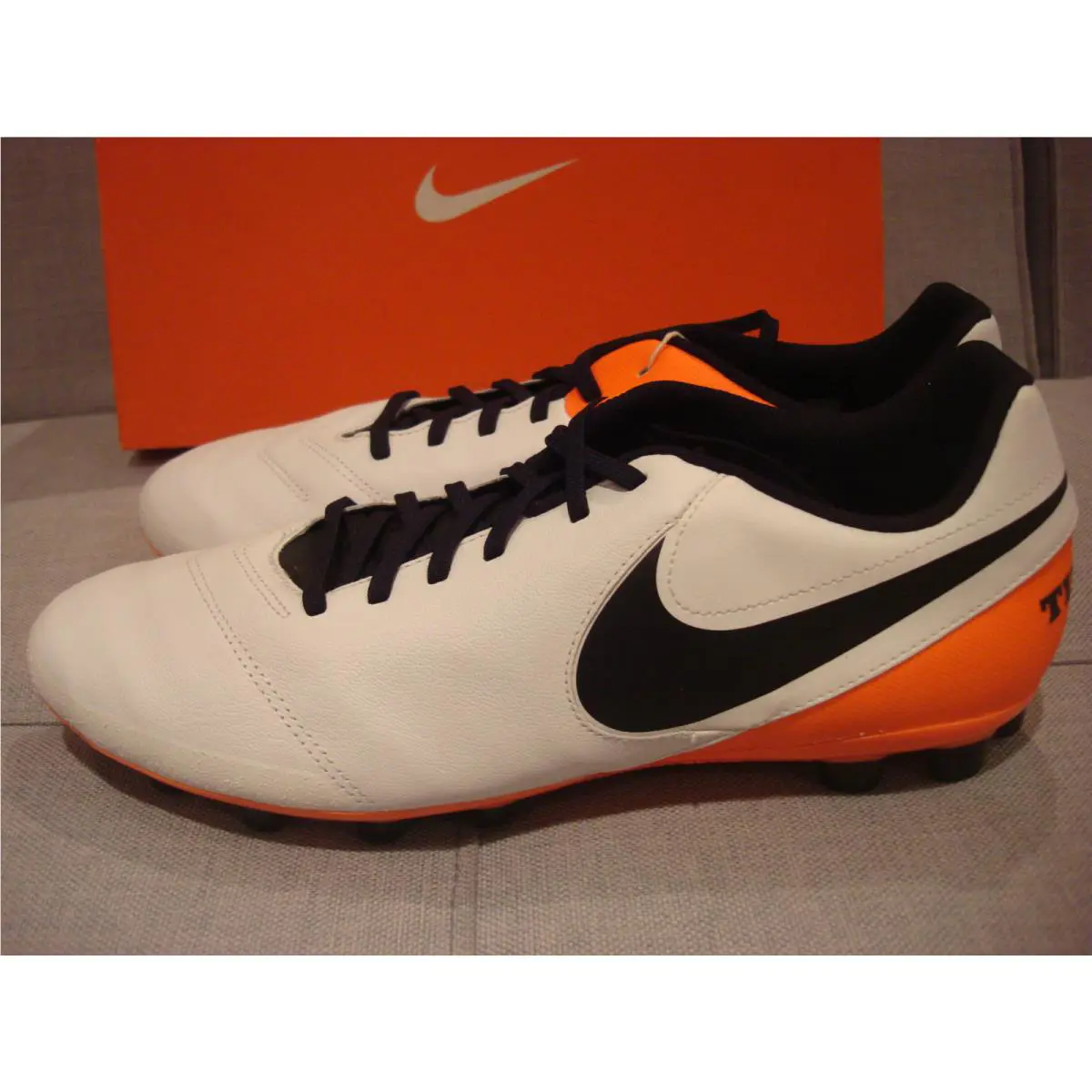 Nike shoes - White (UPC: 884776206718) 5