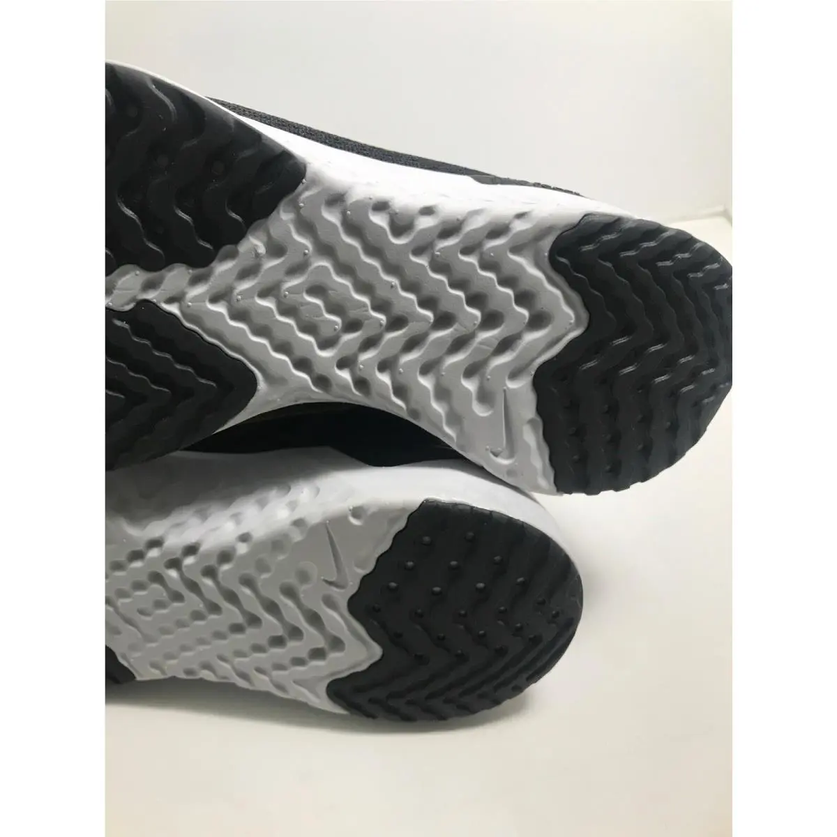 Nike shoes - Odyssey React - Odyssey React - Black And Gold 3