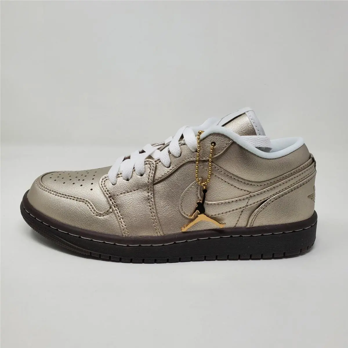 Nike shoes - Air Jordan 1 Low SE - HQ3529-099 - Gold 3