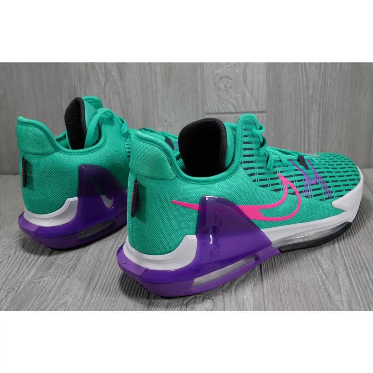 Nike shoes - Green 2