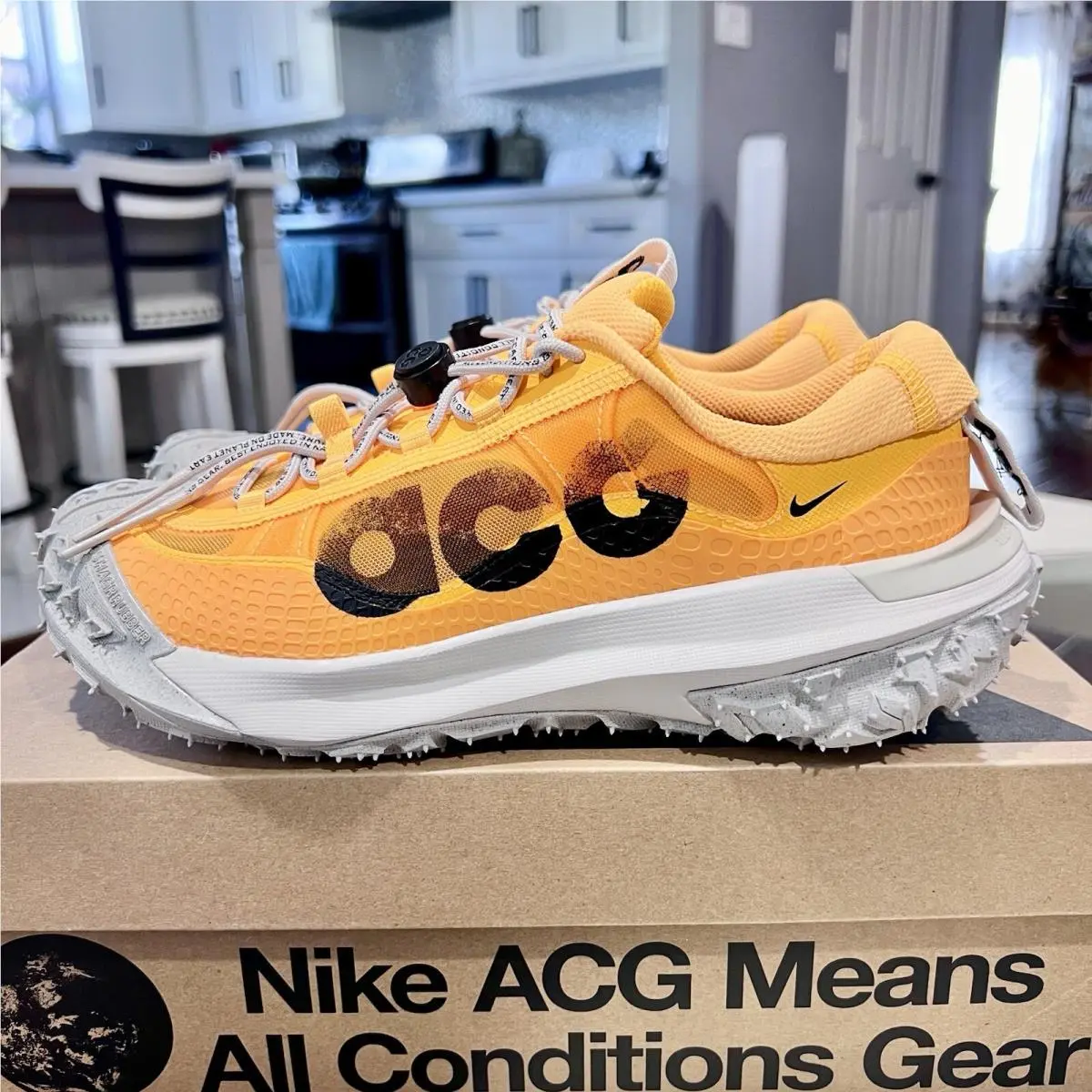 Nike Acg Mountain Fly 2 Low Laser Orange Grey Men’s Sz 6US / Wmn 7.5 DV7903-800