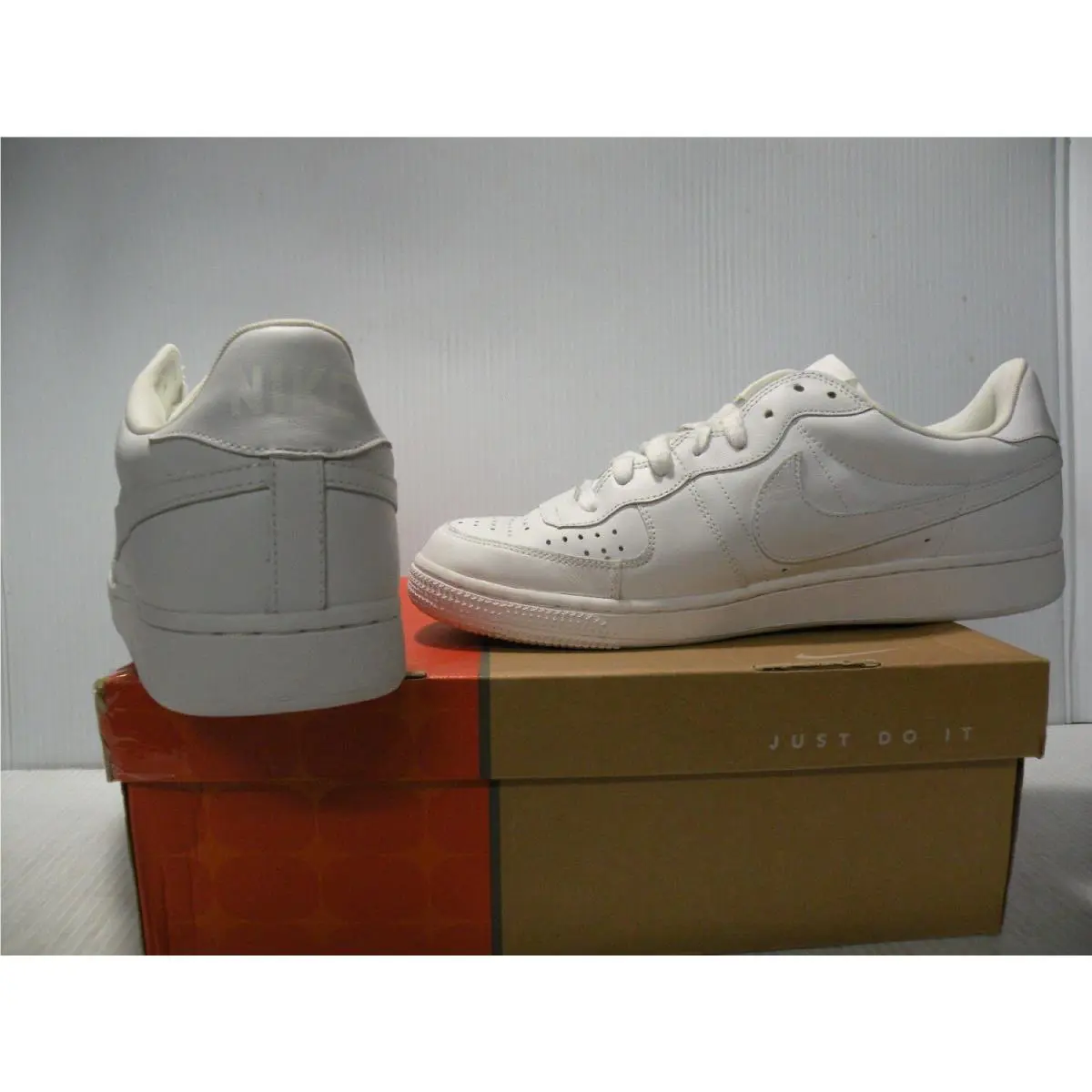 Nike shoes - WHITE 1