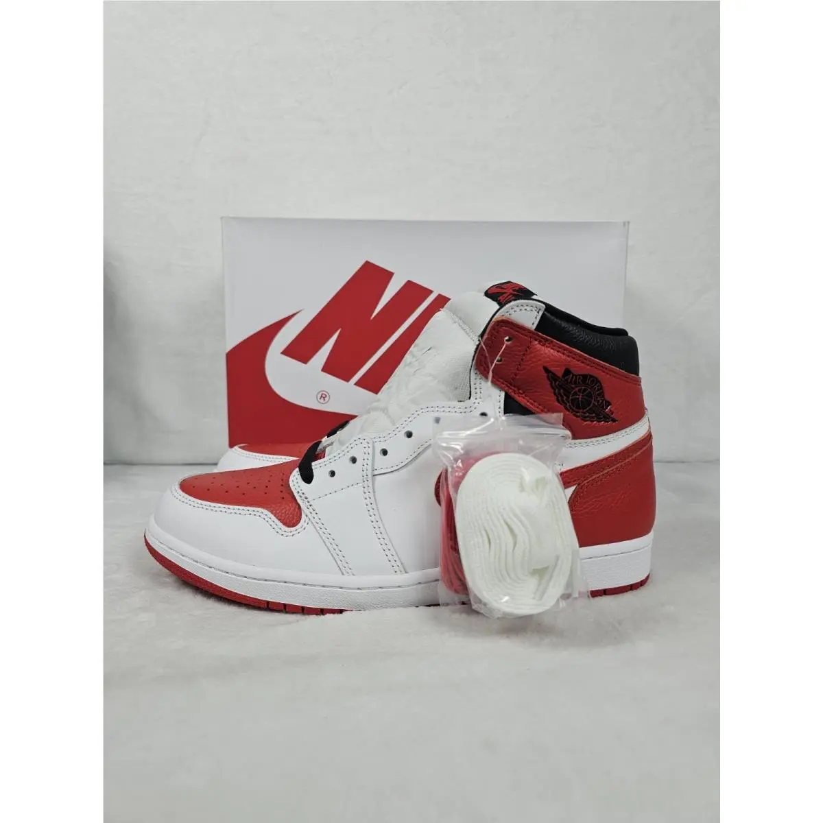 Nike Air Jordan 1 Retro High OG Heritage White University Red Sz 10.5 555088-161