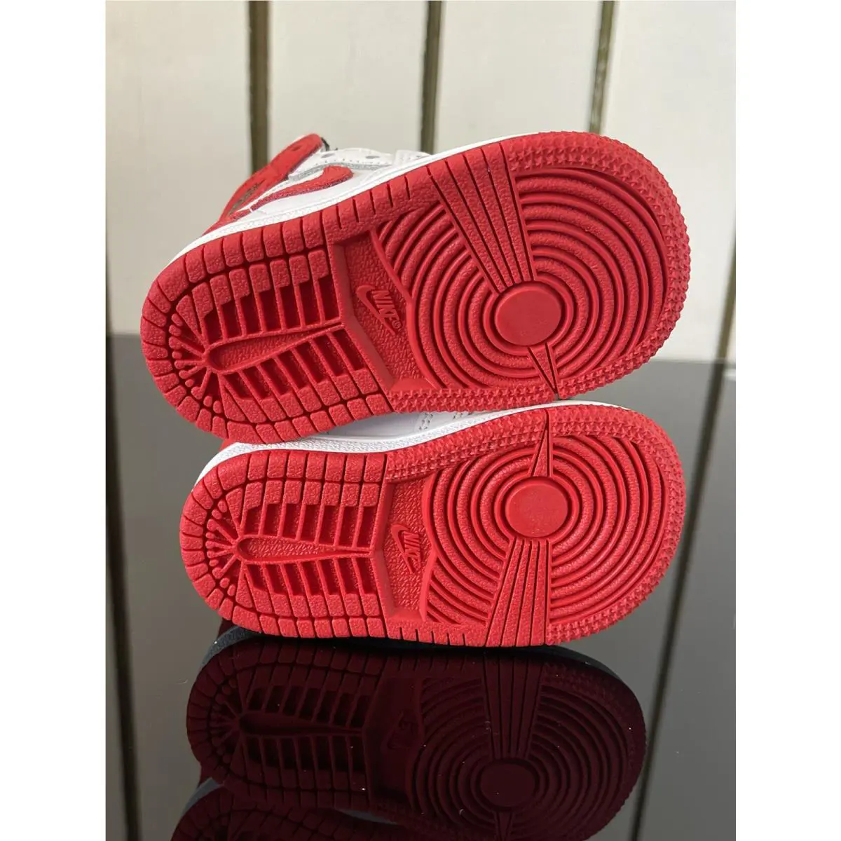 Nike shoes - Air Jordan 1 - Air - White (UPC: 195869250533) 4