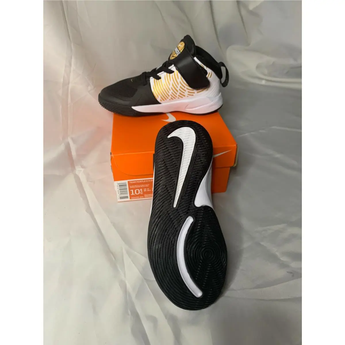 Nike shoes - Nike Team Hustle D9 - Team Hustle - Gold 1