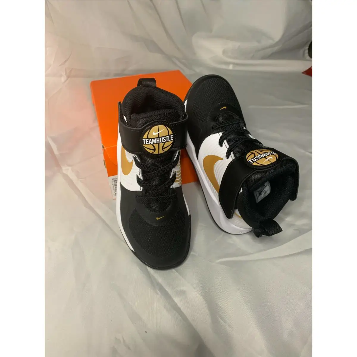Nike shoes - Nike Team Hustle D9 - Team Hustle - Gold 0