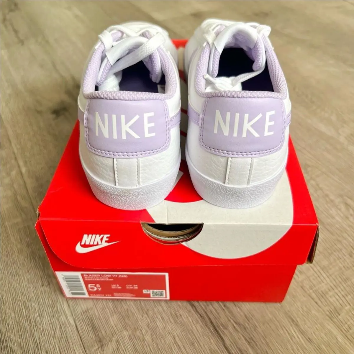 Nike shoes - White 2