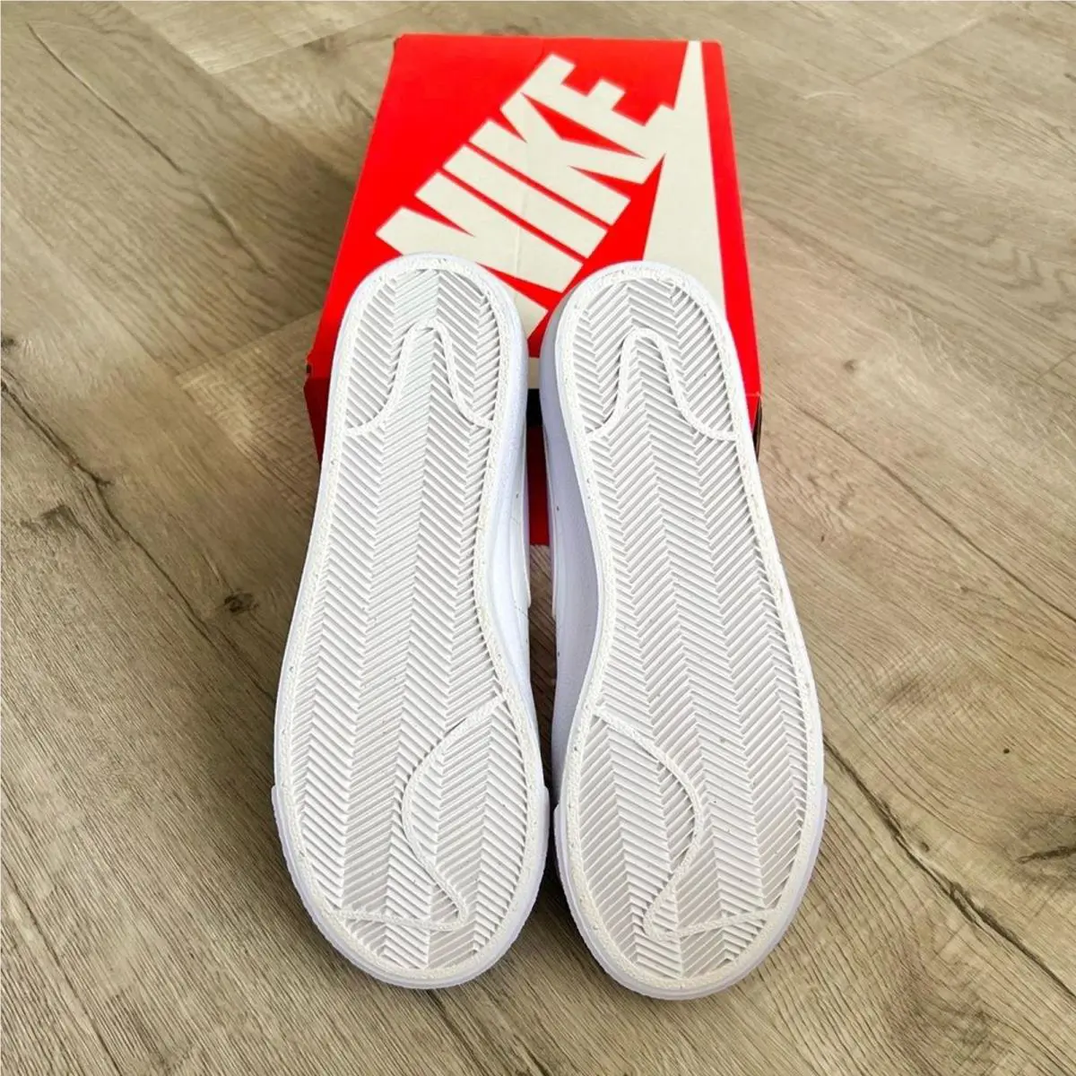 Nike shoes - White 5