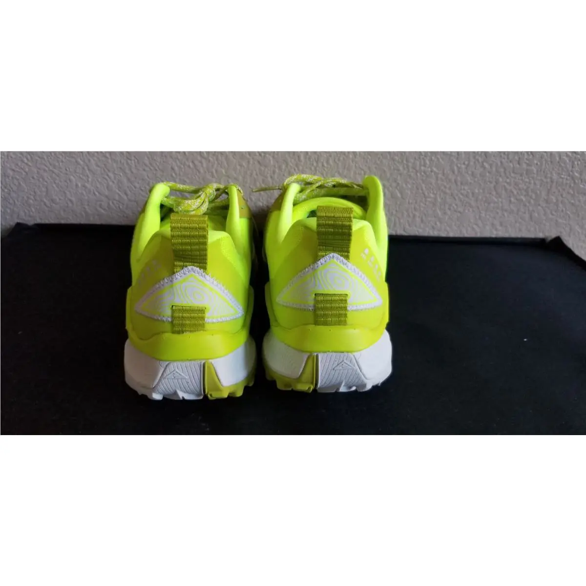 Nike shoes - bright cactus 3
