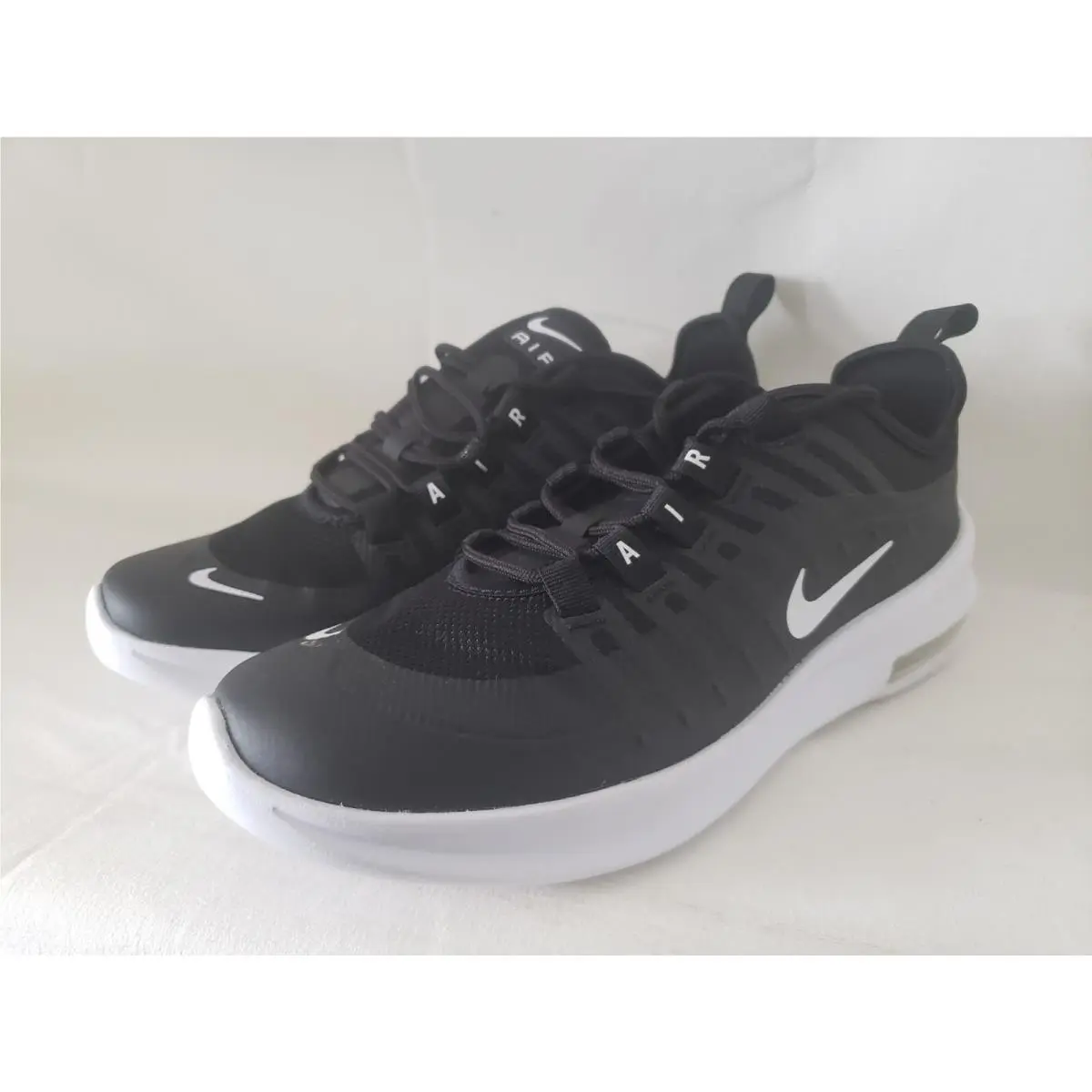 Nike Youth Air Max Axis Running Sneakers Mesh Black White Size 6.5Y