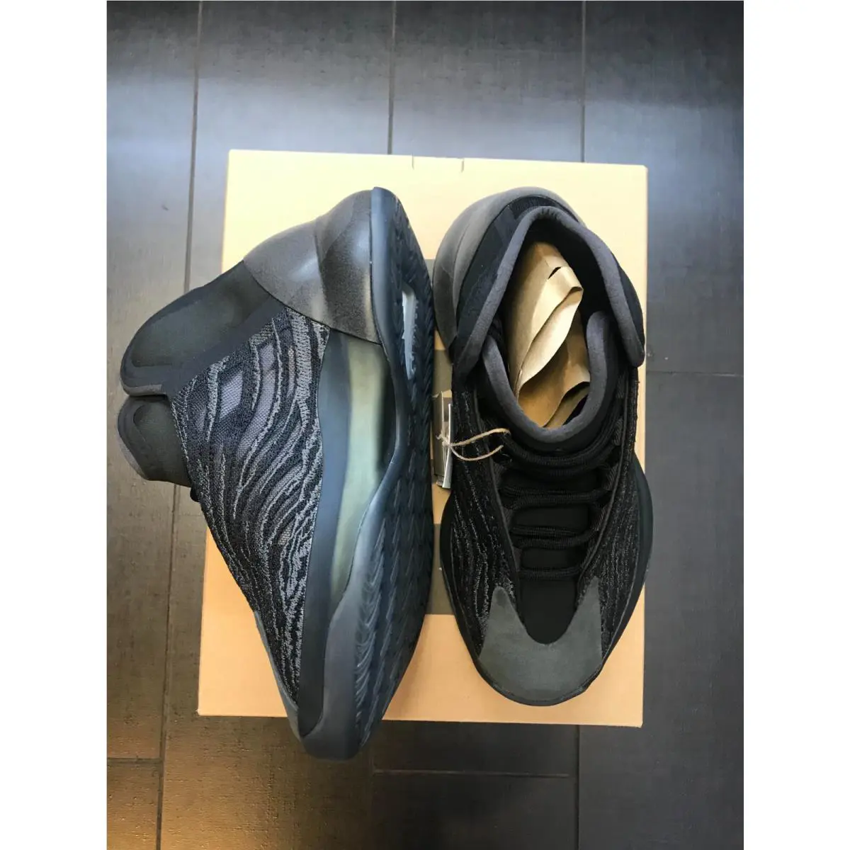 Adidas shoes Yeezy Quantum - Black 1