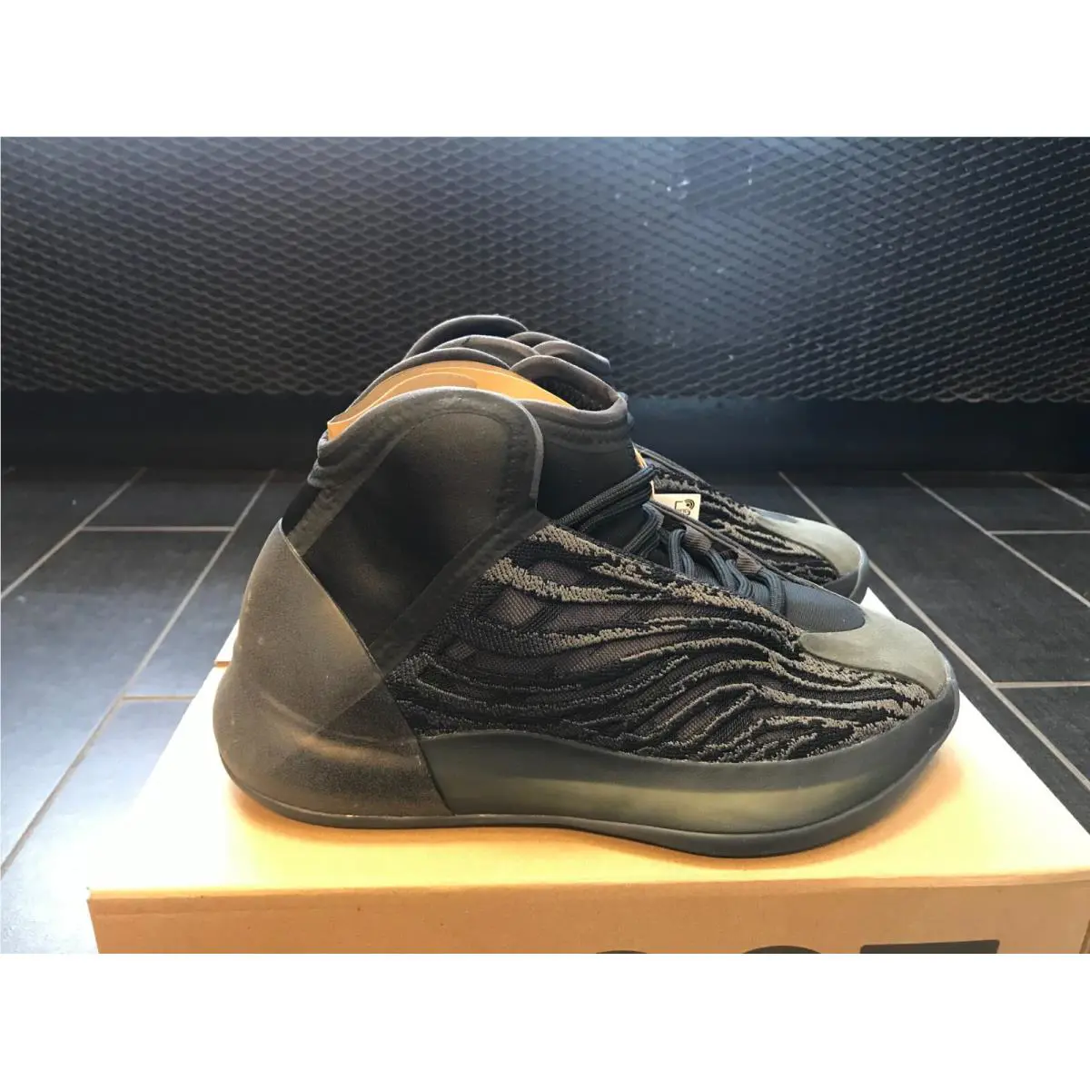 Adidas shoes Yeezy Quantum - Black 4