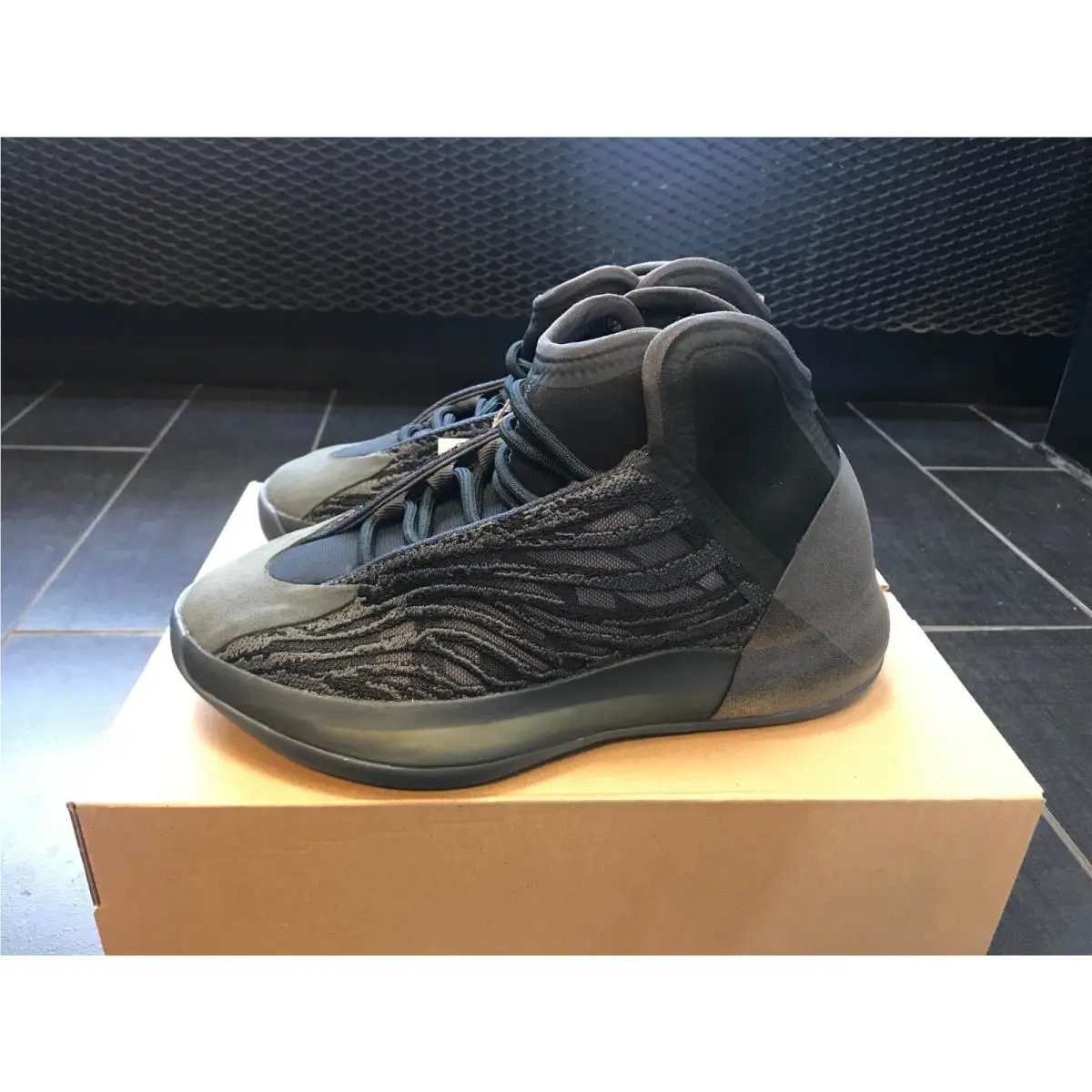 Adidas shoes Yeezy Quantum - Black 5