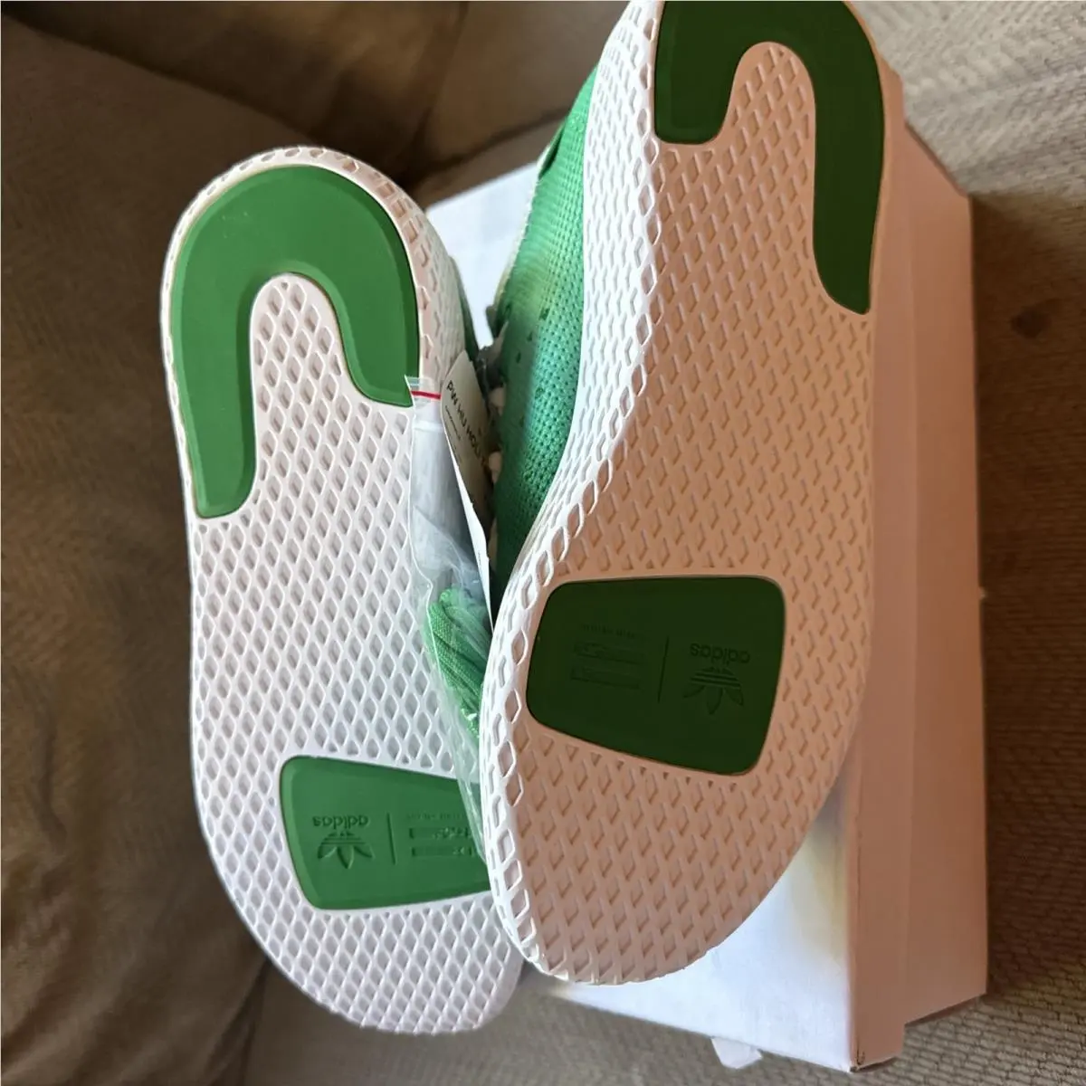 Adidas shoes - adidas Tennis HU - Tennis - DA9619 - Green 2