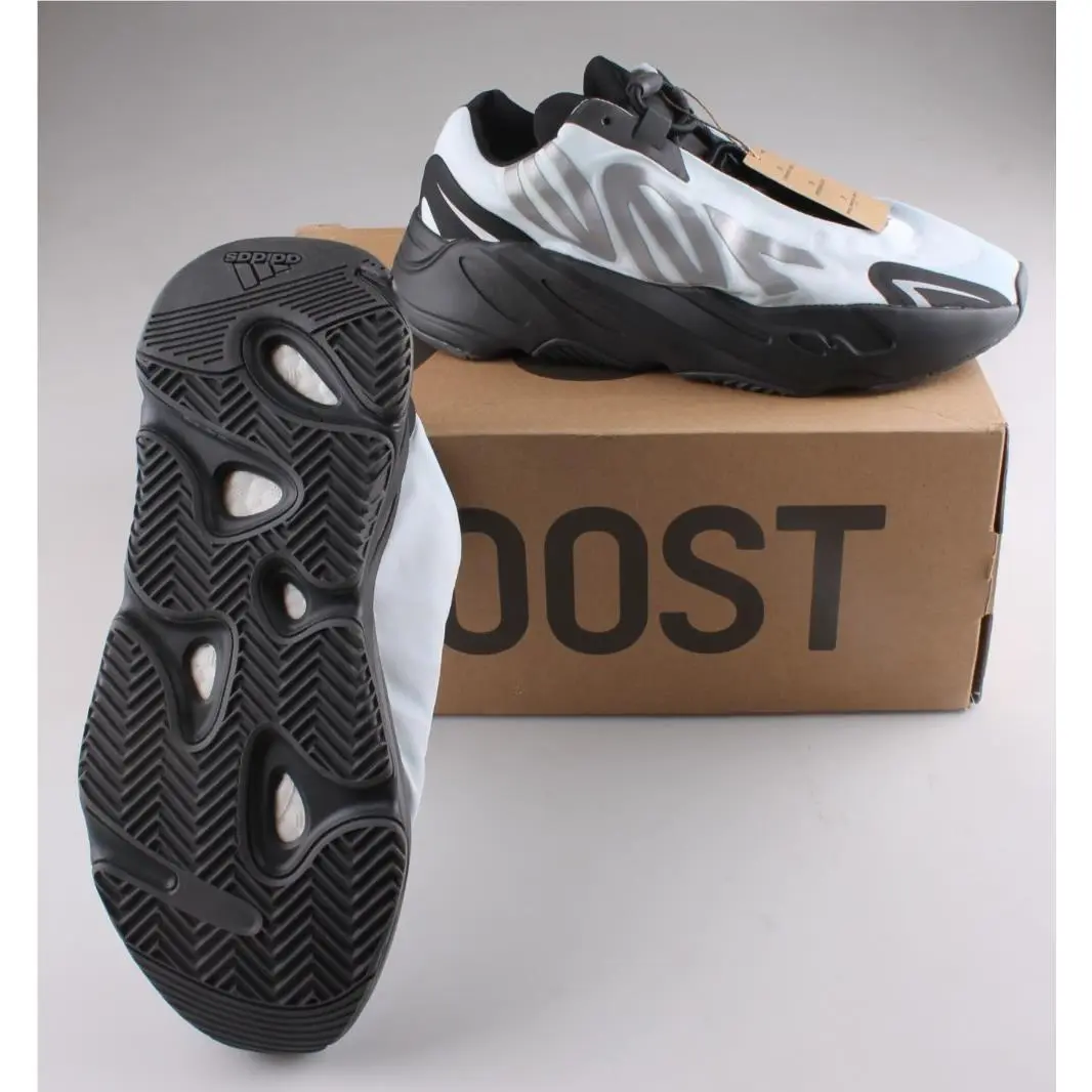 Yeezy 700 Mnvn Boost Adidas Men`s Size 8.5 Blue Tint