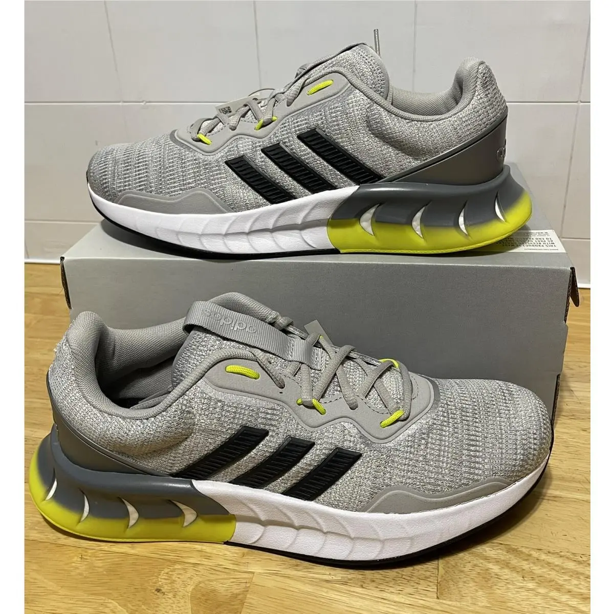 Adidas shoes - H04966 - H04966 - White/carbon (UPC: 0194820720290) 1