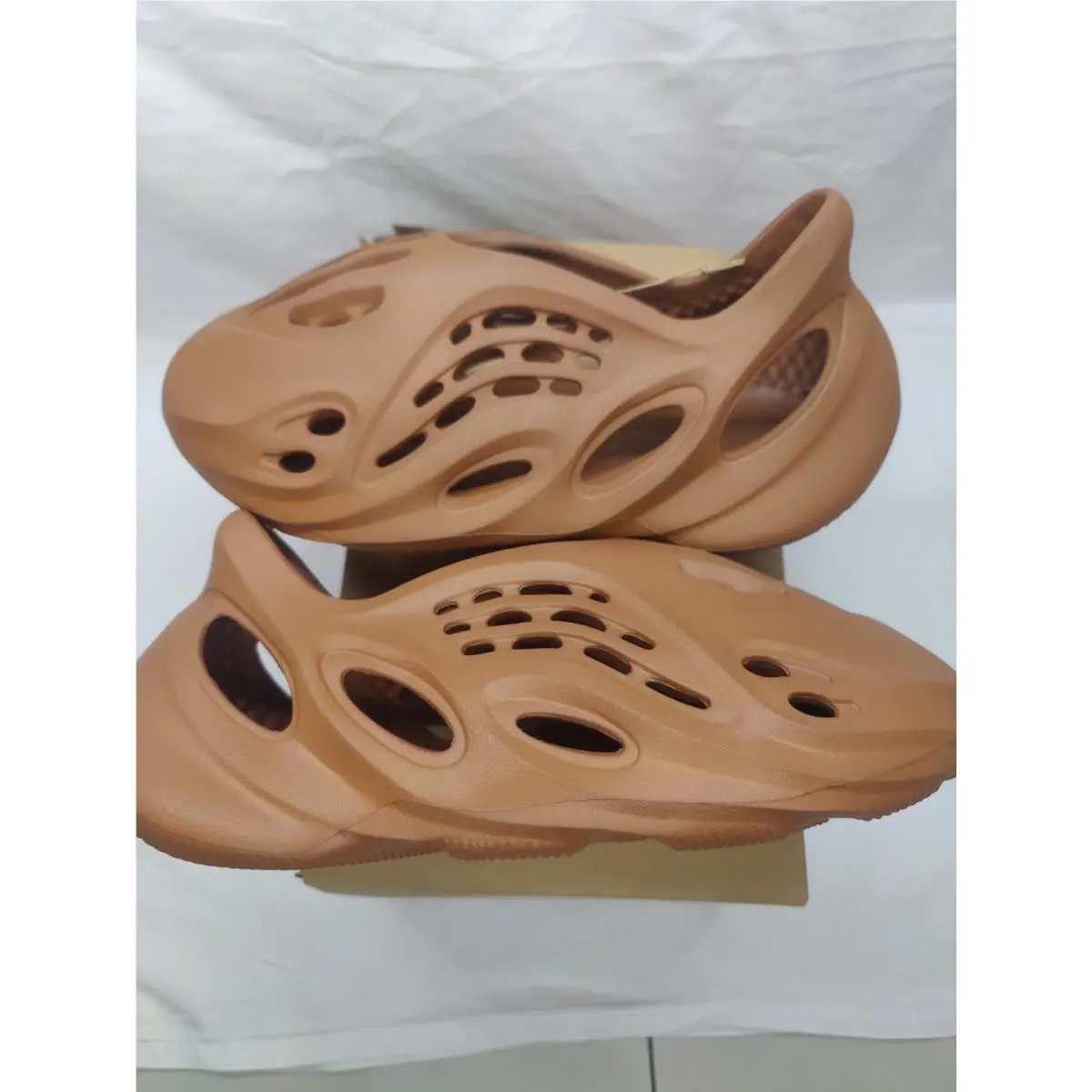 Adidas shoes - adidas Yeezy Foam RNNR - Yeezy Foam RNNR - HP5335 - Brown 3