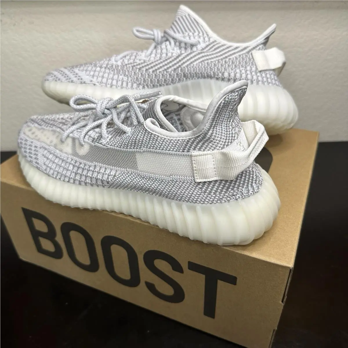Adidas Yeezy Boost 350 V2 Static Static Size 10 Men`s
