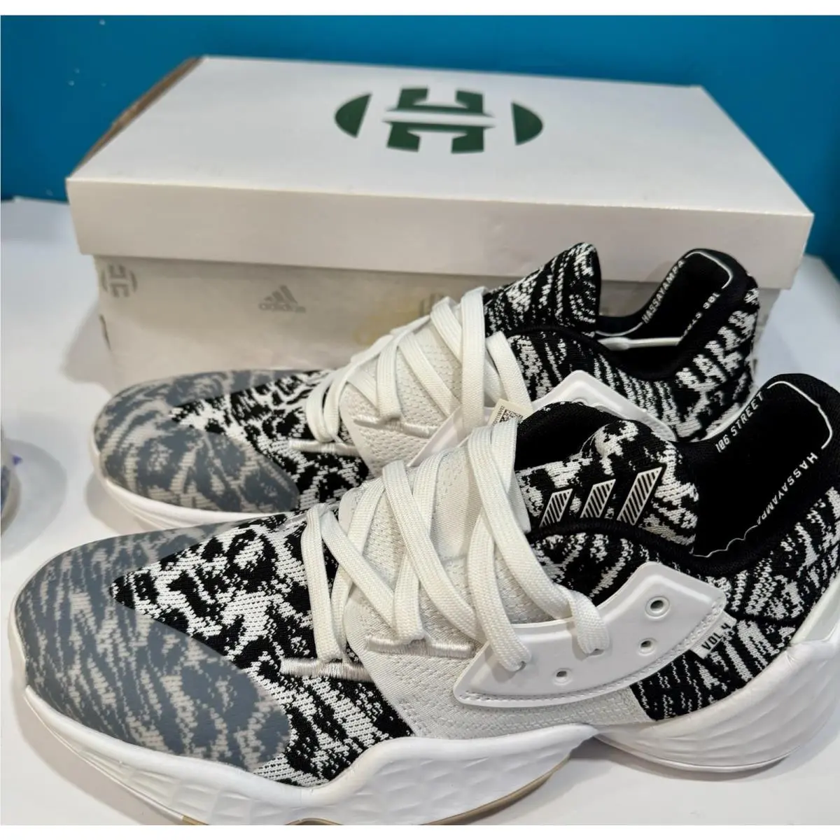 2019 Mens Adidas James Harden Vol 4 “cookies n Cream” EF1260 Size 8.5