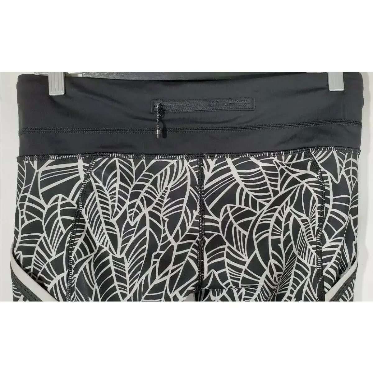 Lululemon clothing - W6C33S - W6C33S - Black & White 2