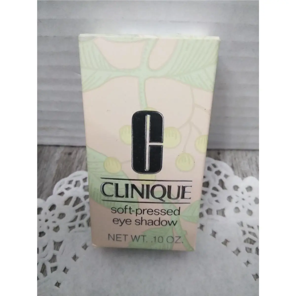 Clinique Soft Pressed Eye Shadow .10 oz / 08 Champagne Read