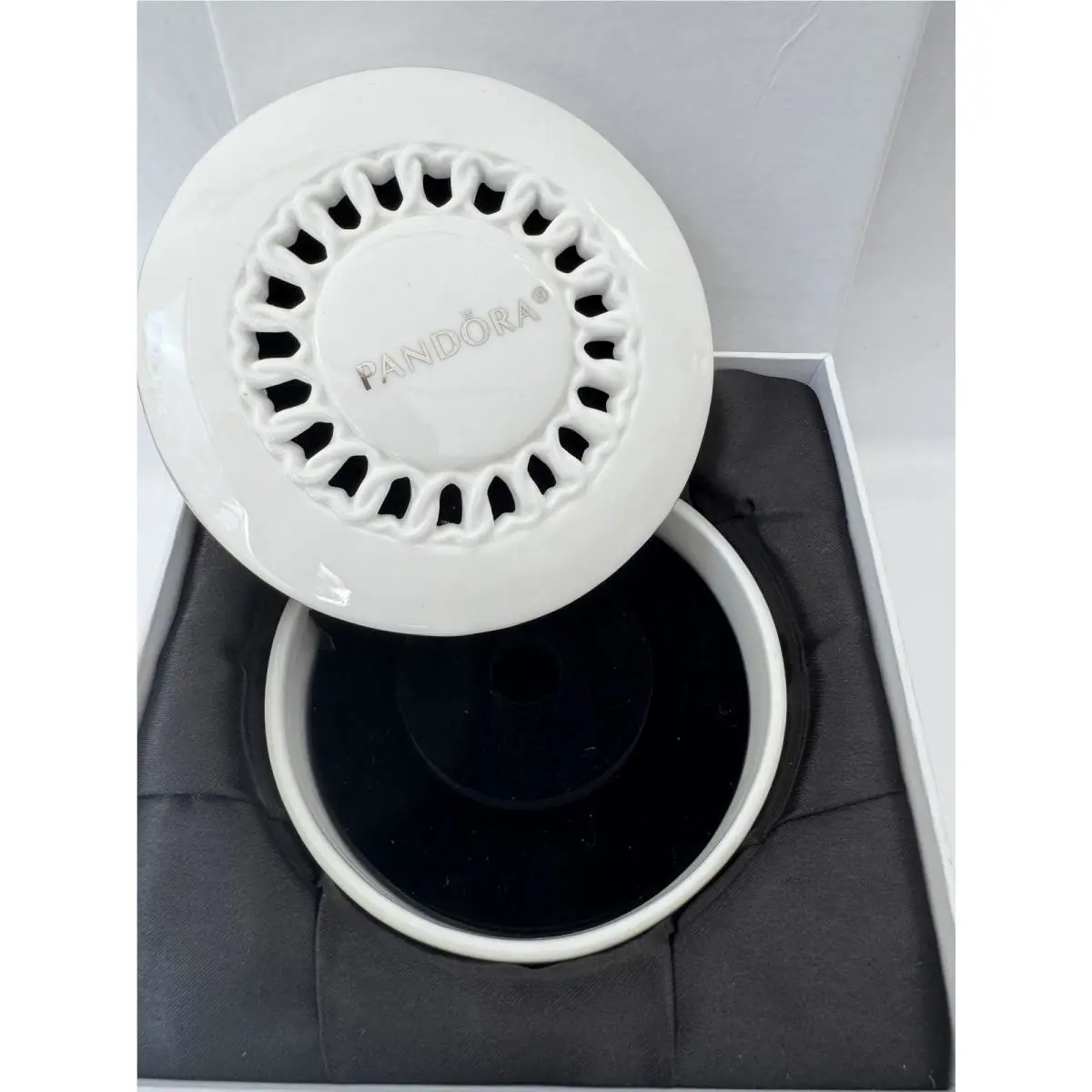 Pandora Limited Edition White Porcelain Round Jewelry Gift Box 4” x 2