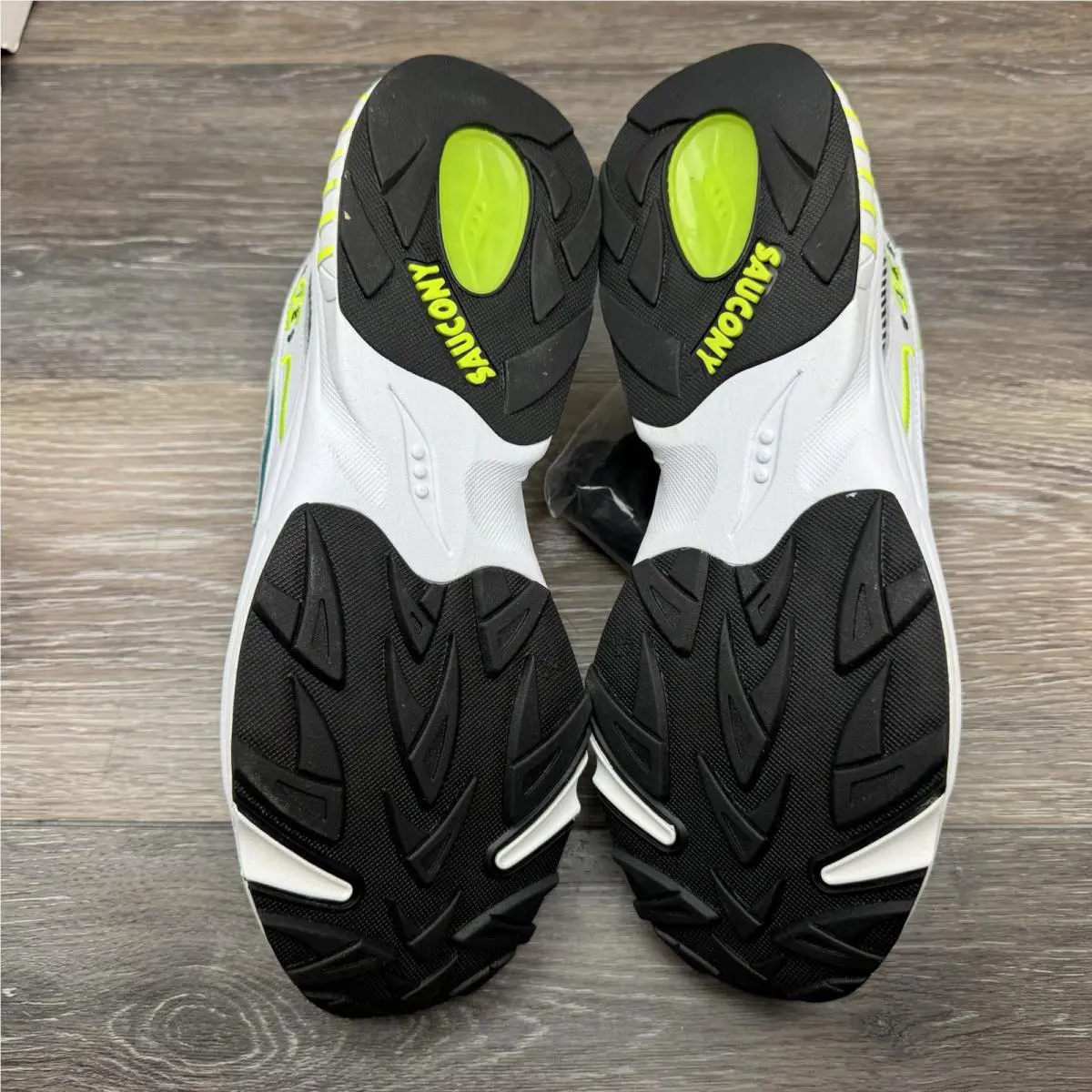 Saucony shoes - Saucony 3D Grid Hurricane - Grid Hurricane - S70646-1 - White 9