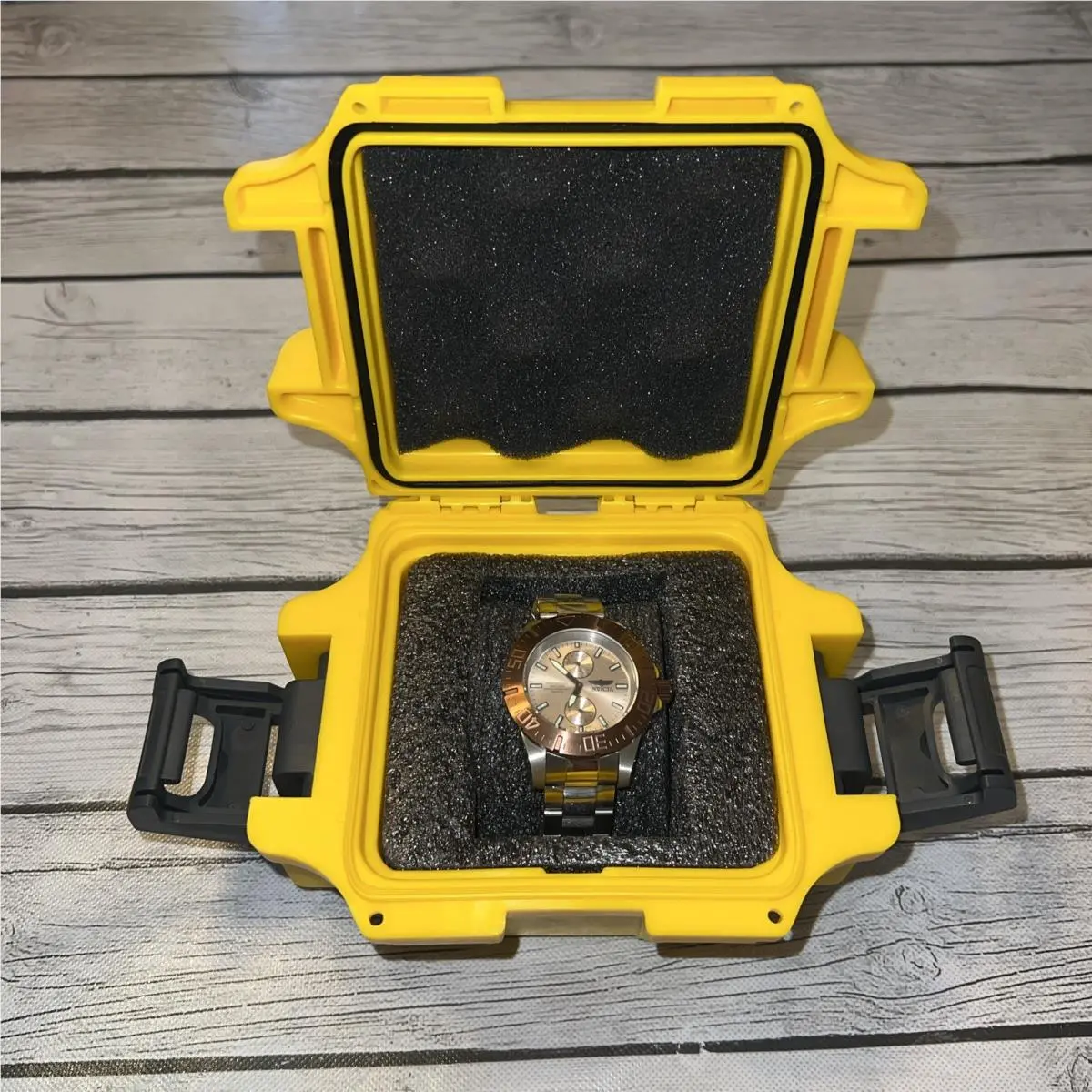 Pro Diver 15875 Men’s Quartz Watch by Invicta