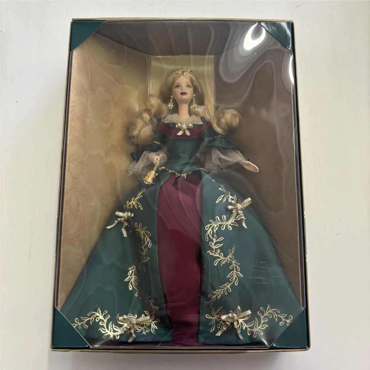 2000 Holiday Treasures Barbie Limited Christmas Doll 27673 Mattel Vintage
