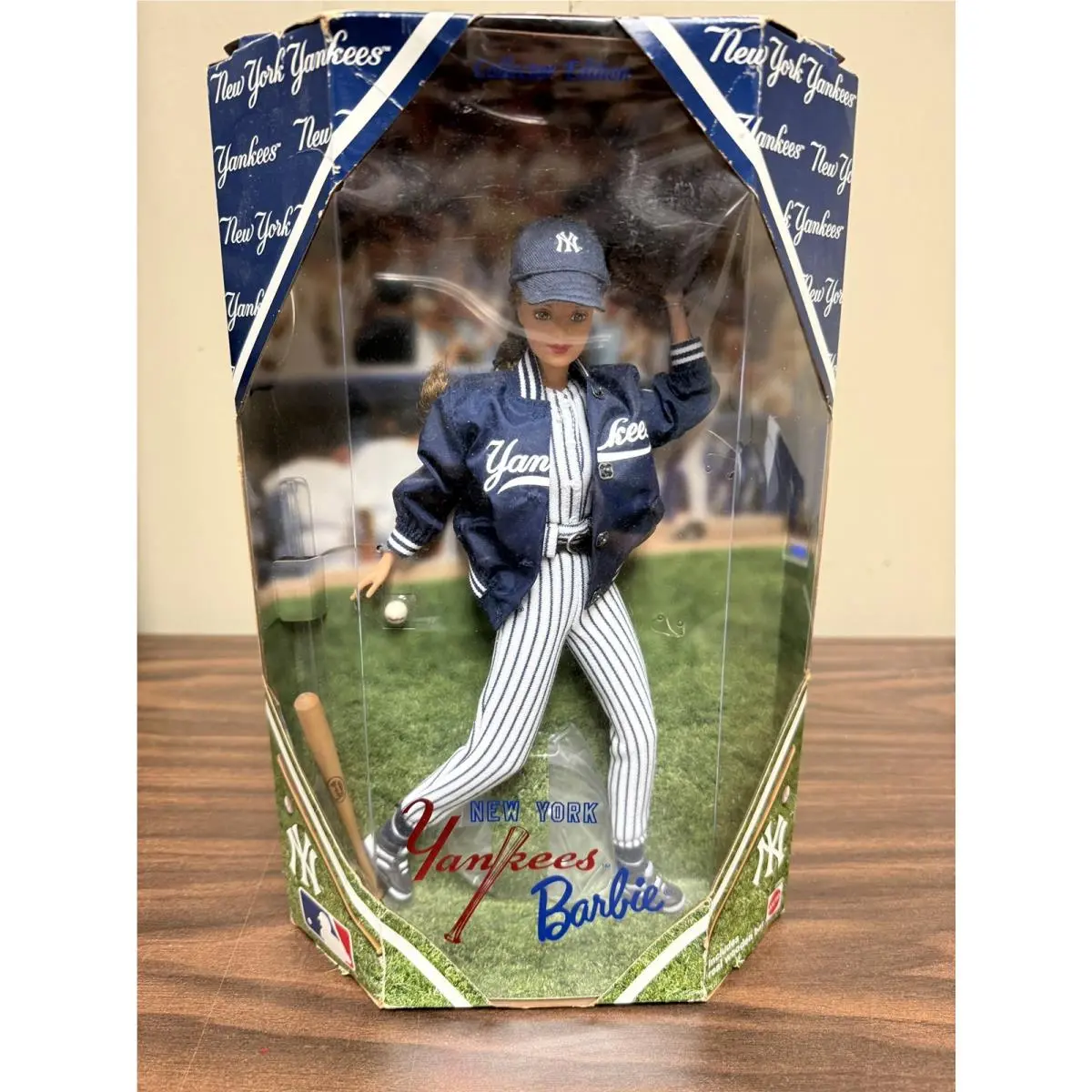 Vintage 1999 Barbie Doll NY York Yankees Collector Edition See Description