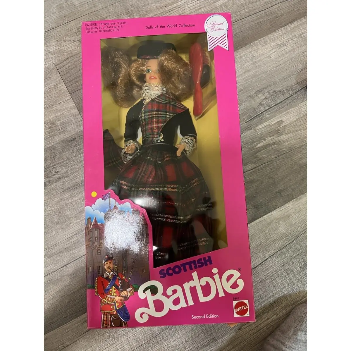Vintage 1990 Rare Mattel “dolls Of The World Collection” Scottish Barbie 9845 - Doll Hair: Light Brown, Doll Eye: Green